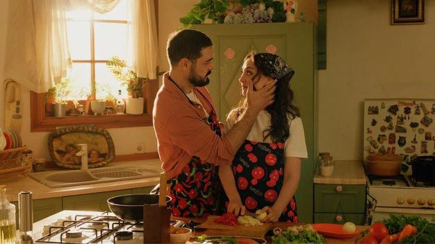 %100 Aşk Filminin Konusu ve Oyuncu Kadrosu 