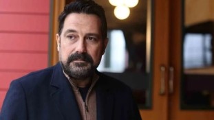 Bülent İnal Kıskanmak Dizisinin Oyuncu Kadrosuna Mı Katıldı? 