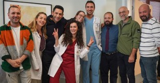 Hande Doğandemir yeni yaşına sette girdi